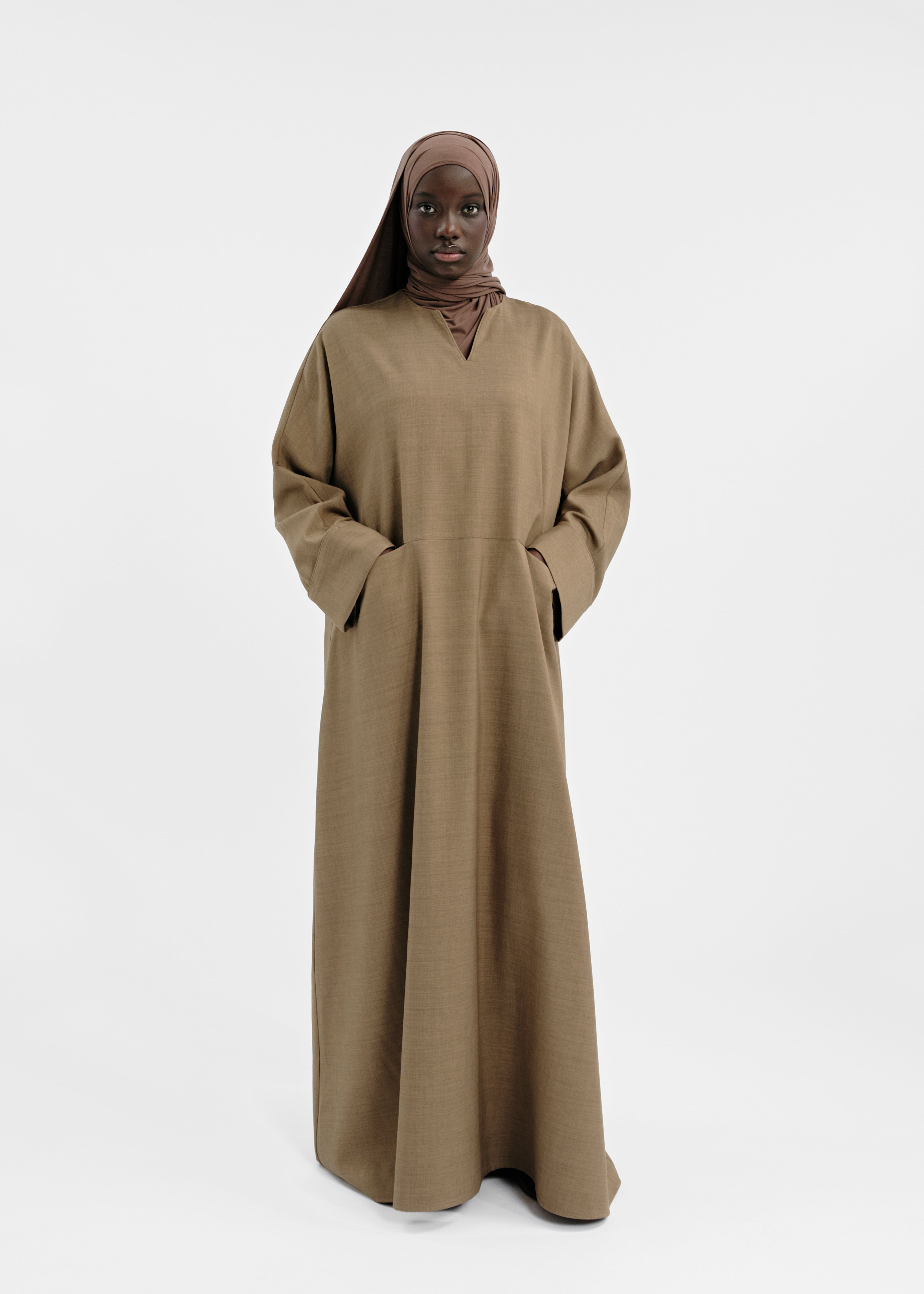 Abaya col v taupe