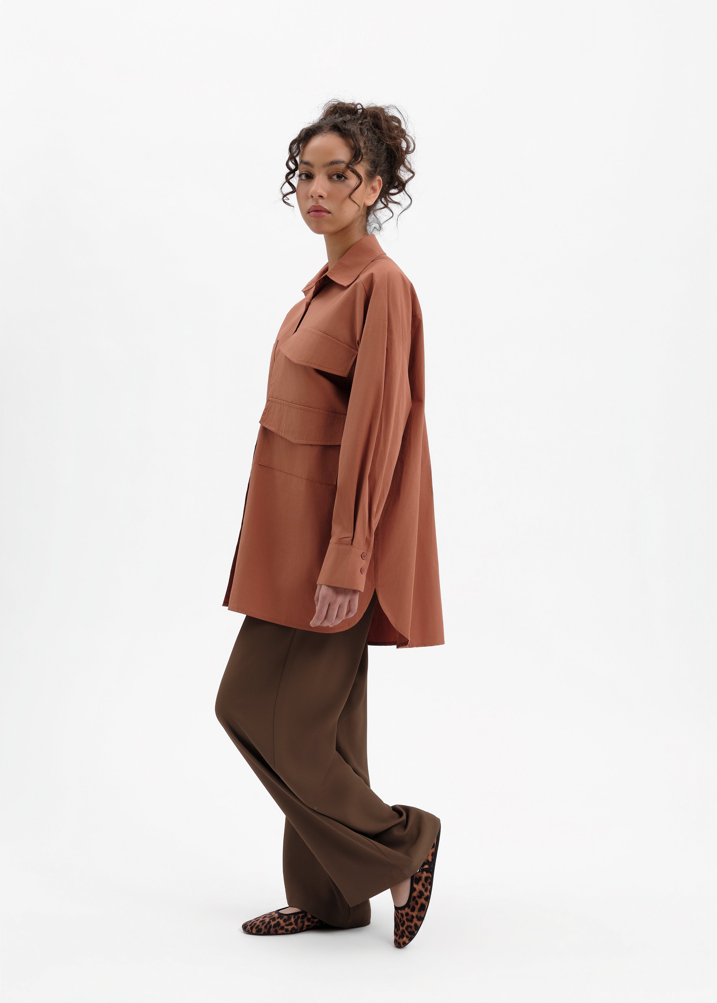 Over pocket earth shirt