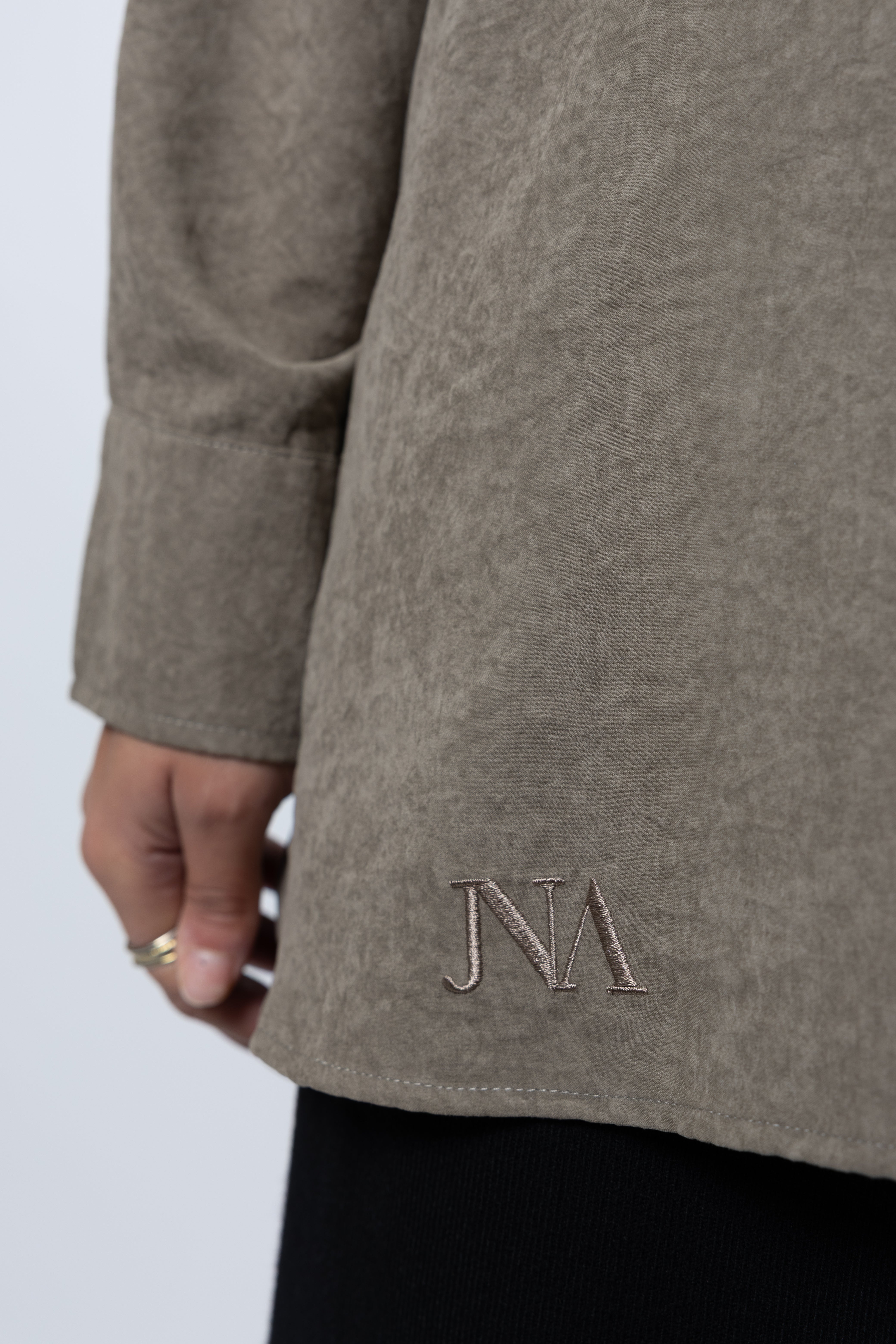 La chemise oversize taupe