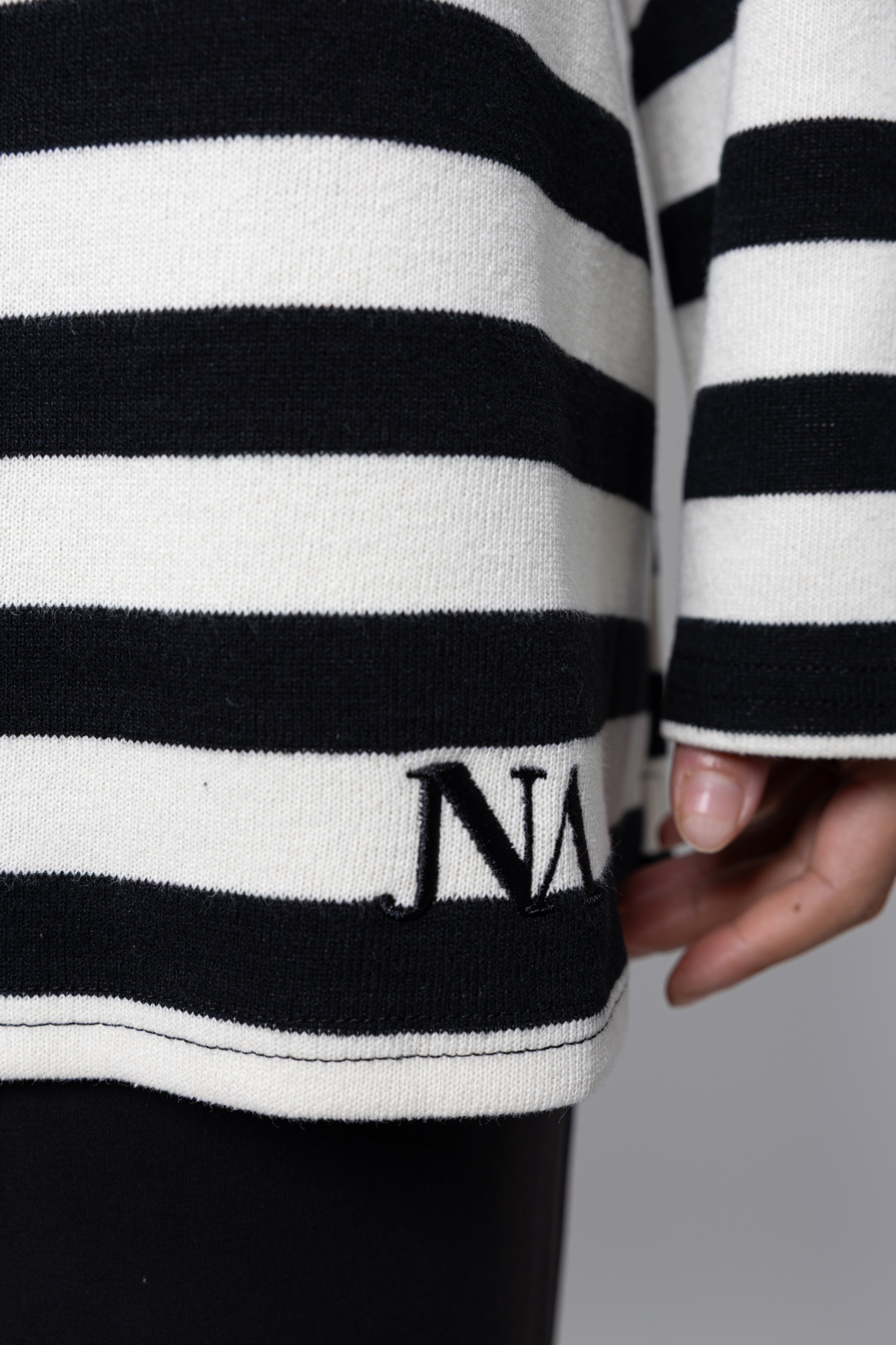 Le sweat polo noir