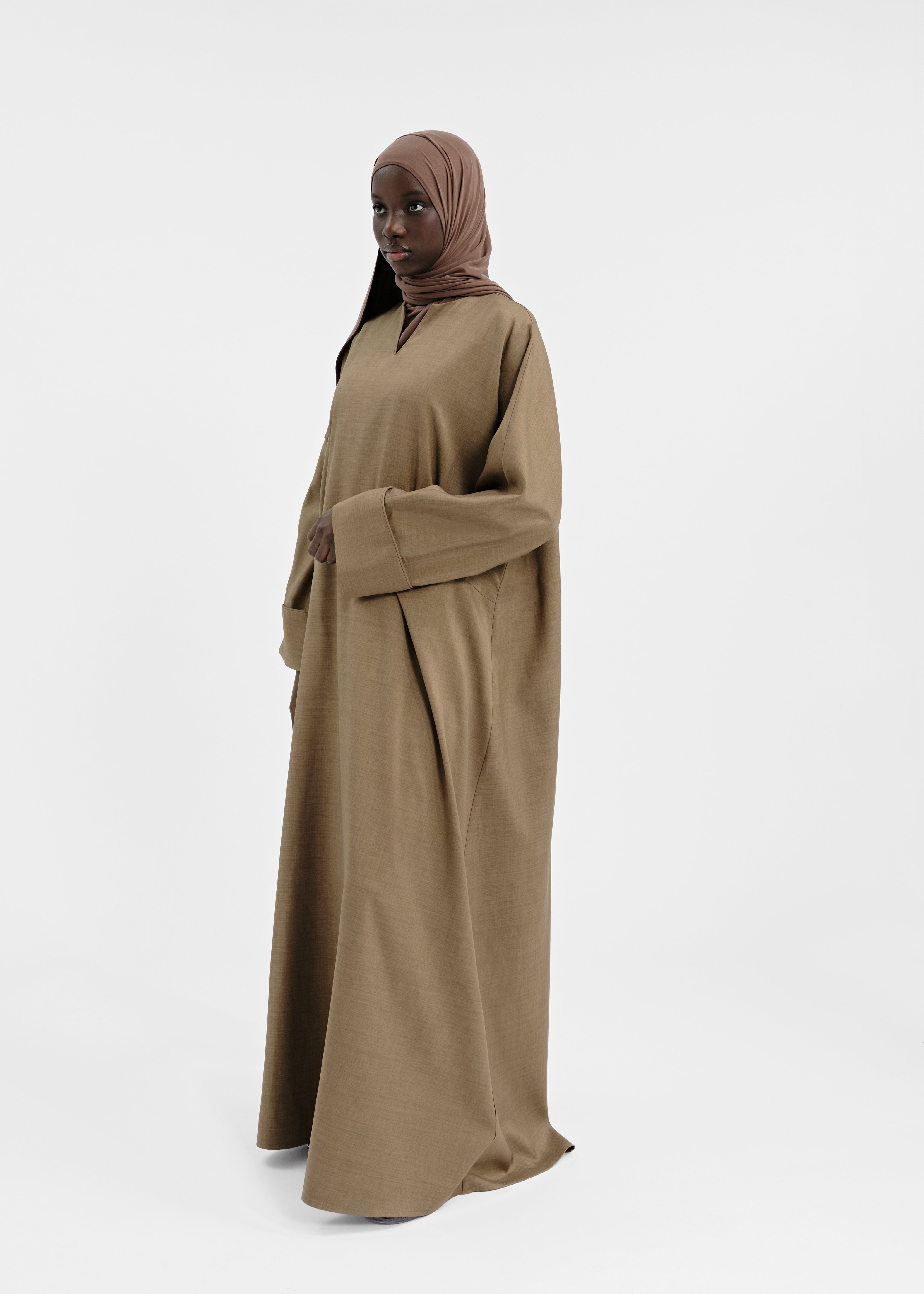 Abaya col v taupe