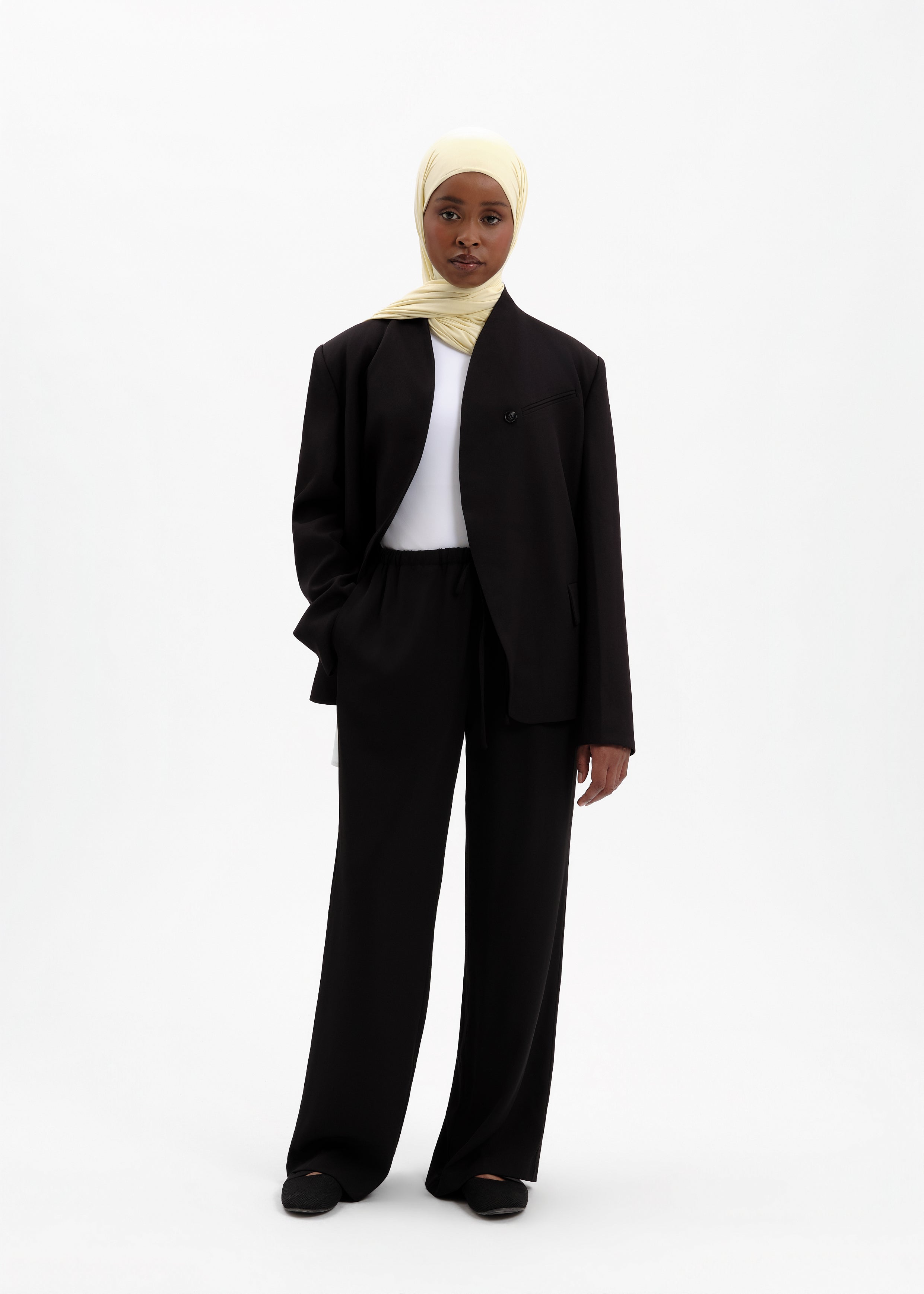 Essential pants black